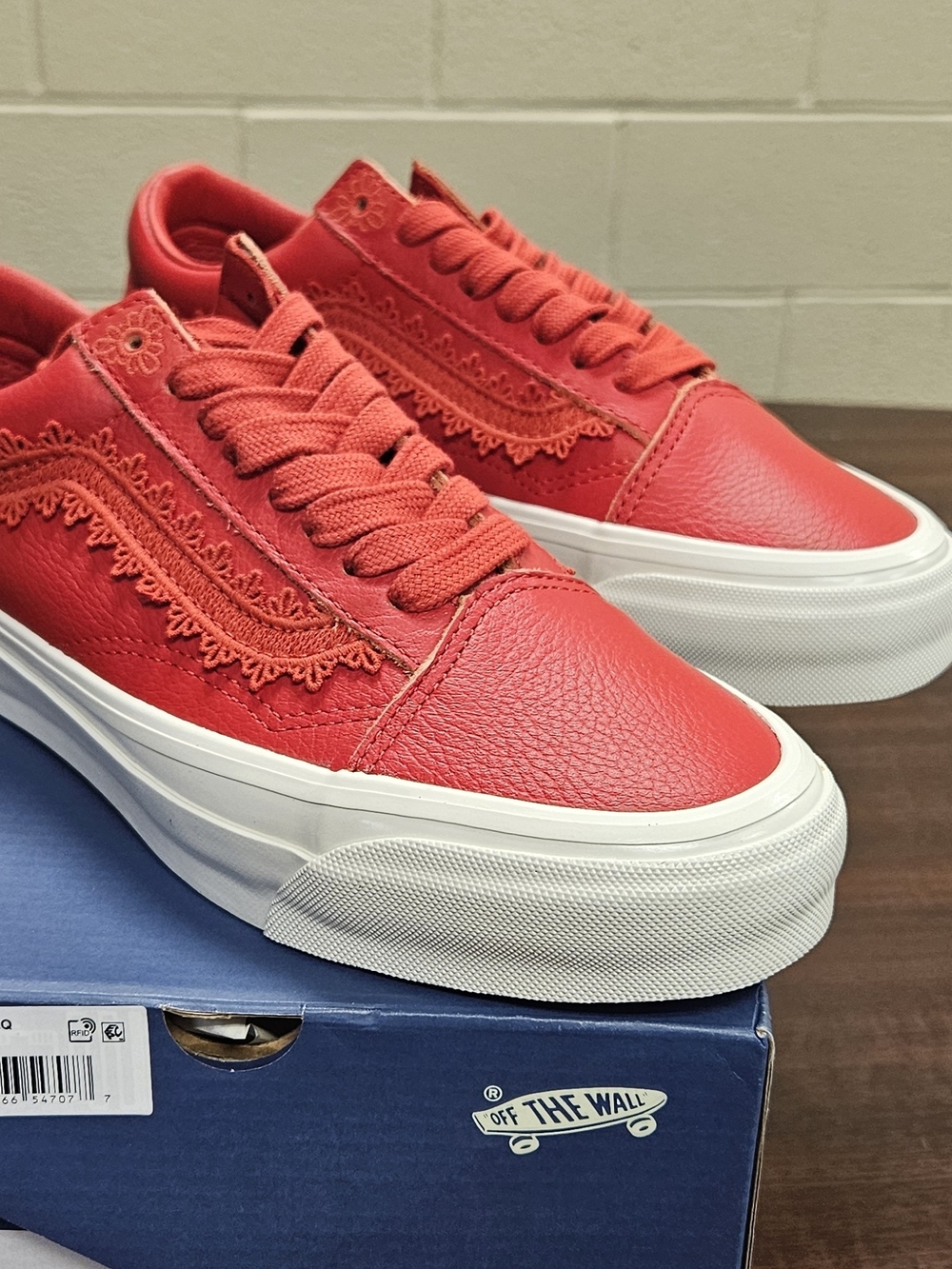Vans Women's Old Skool Lace-Detail Sneakers - Red - Picture 4 of 10